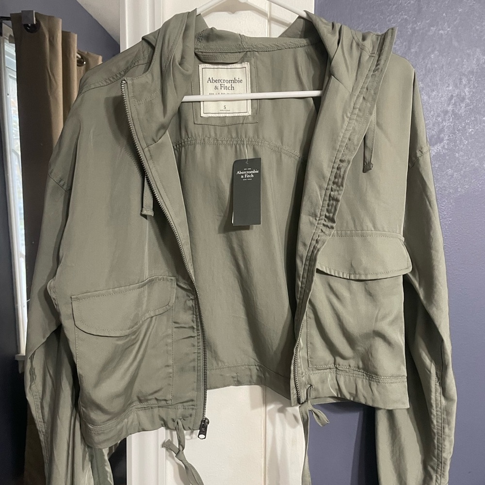 Abercrombie & Fitch lightweight cropped jacket- NWT